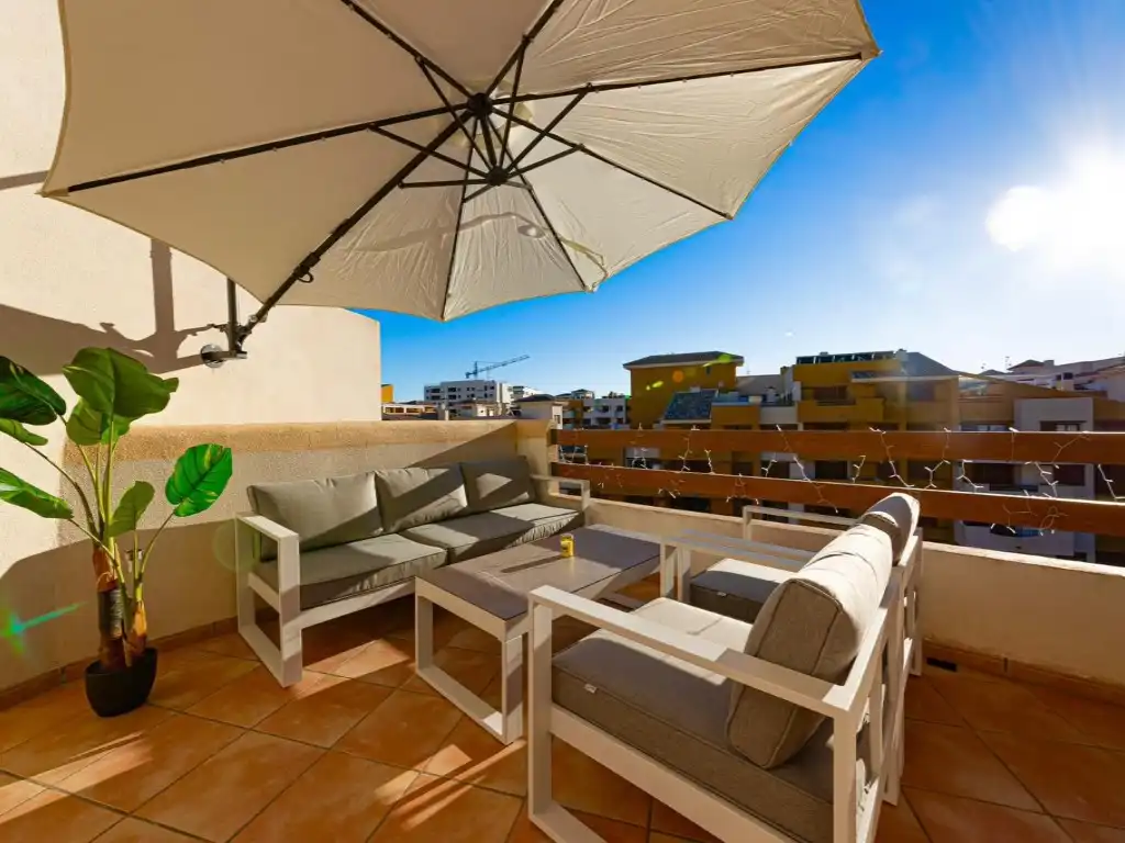 Terrasse von Dachboden zum Verkauf in Torrevieja mit Terrasse und Möbliert