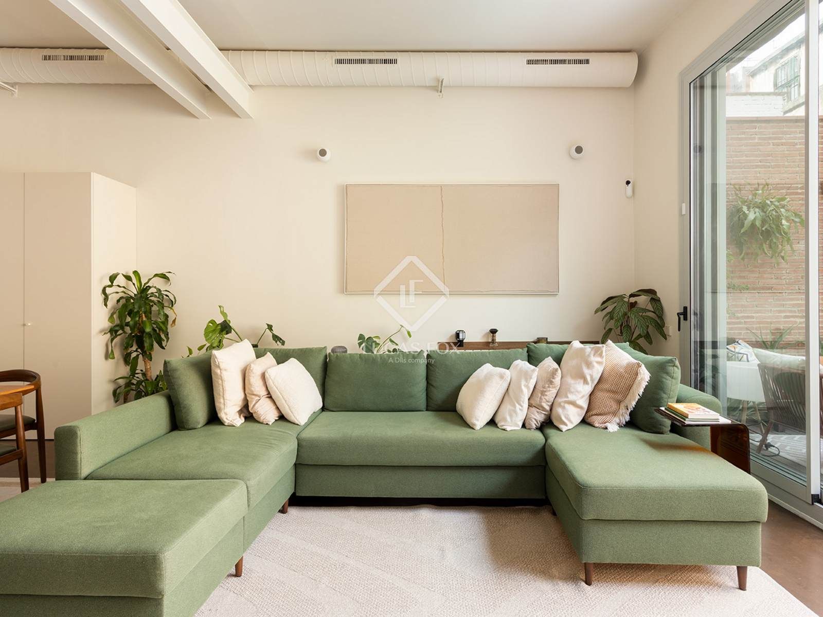 Living room of Flat for sale in  Barcelona Capital  with Air Conditioner, Private garden and Parquet flooring