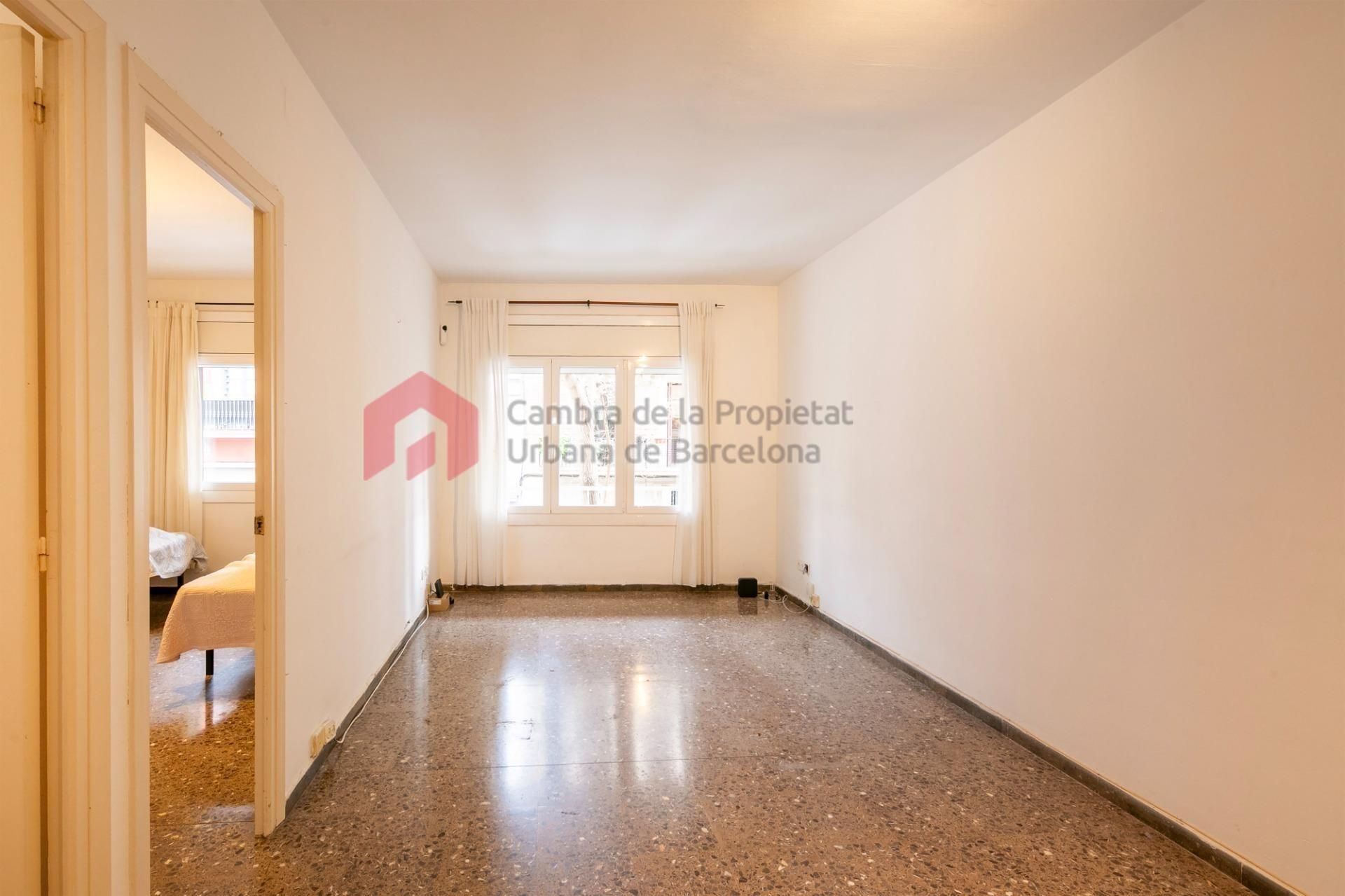 Flat for sale in  Barcelona Capital  with Air Conditioner and Alarm