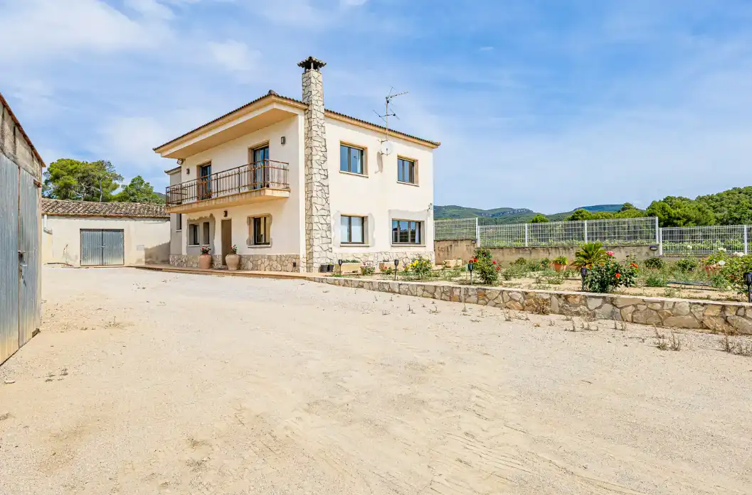 Detached house with garden for sale in Plaça de la Vila, imagen 2