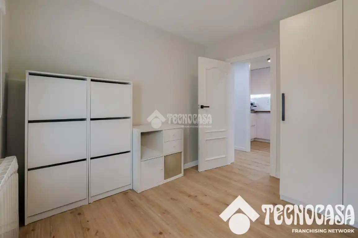 Bedroom of Flat for sale in Santa Coloma de Gramenet  with Air Conditioner, Heating and Parquet flooring