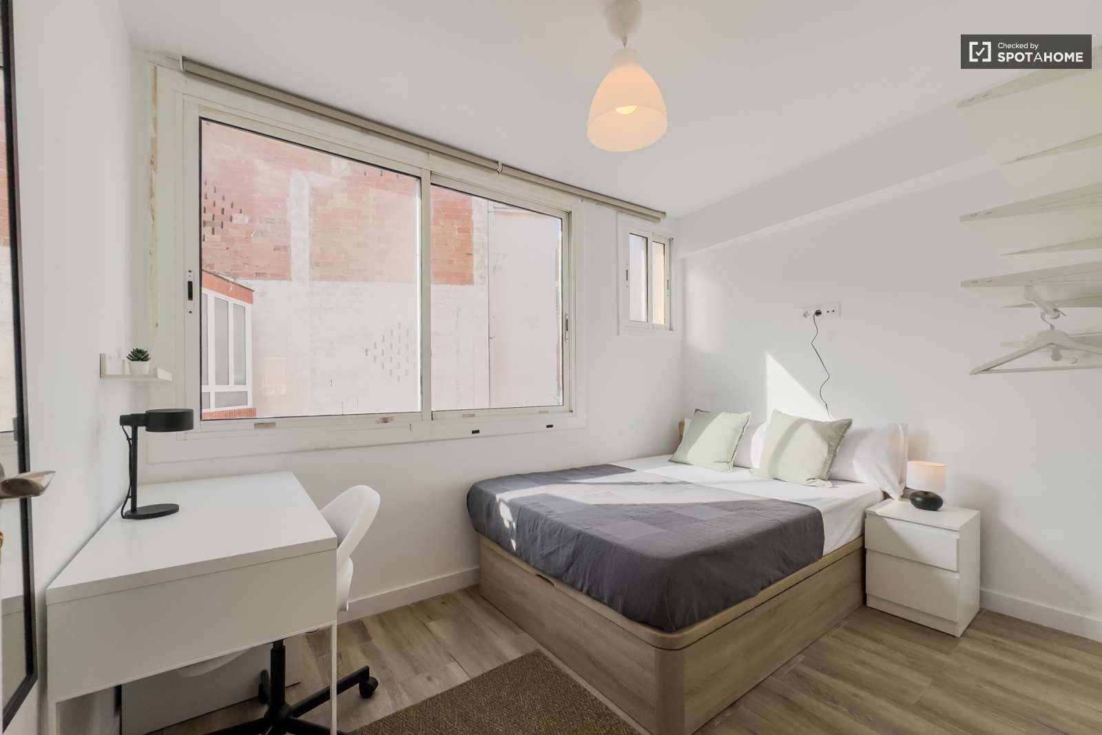 Bedroom of Flat to share in L'Hospitalet de Llobregat  with Air Conditioner, Heating and Terrace