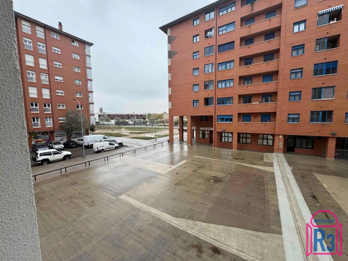 Vista exterior de Piso en venta en León Capital  con Calefacción, Terraza y Trastero