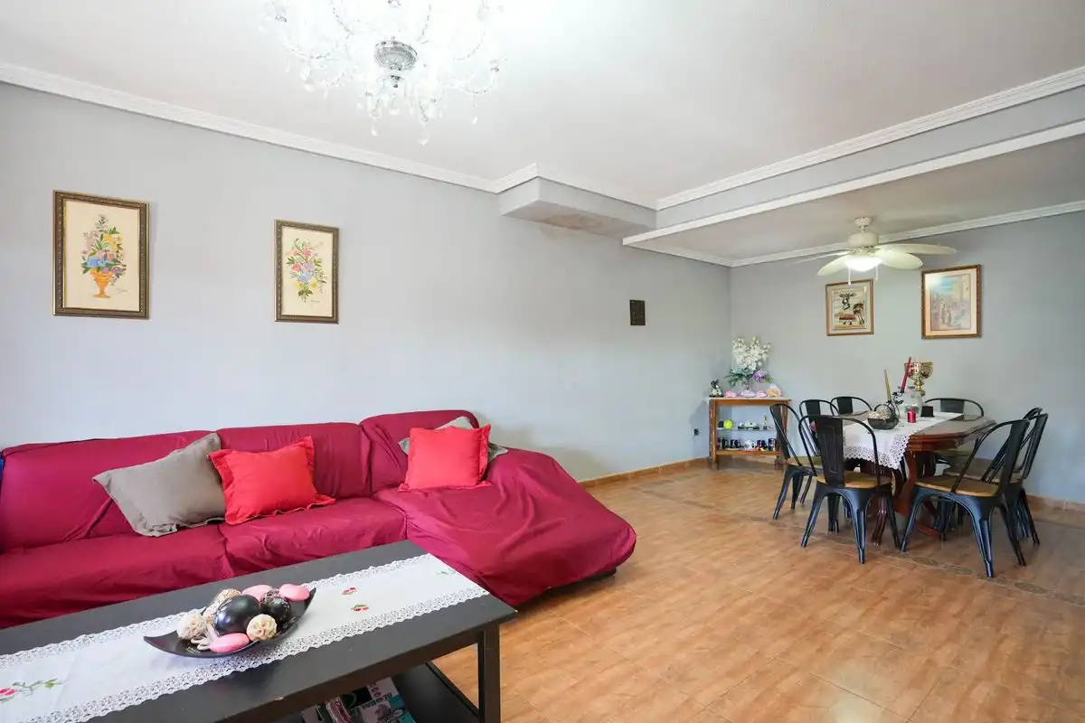 Sala d'estar de Casa adosada en venda en Meco amb Aire condicionat, Calefacció i Jardí privat