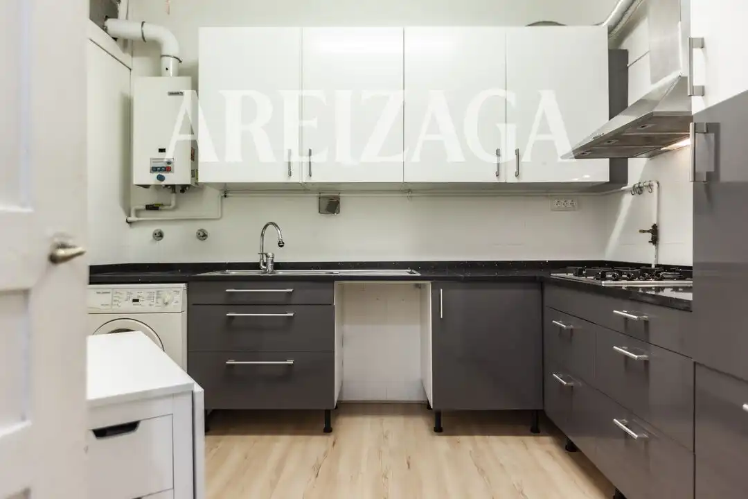 Cocina de Piso en venta en Donostia - San Sebastián  con Calefacción y Balcón