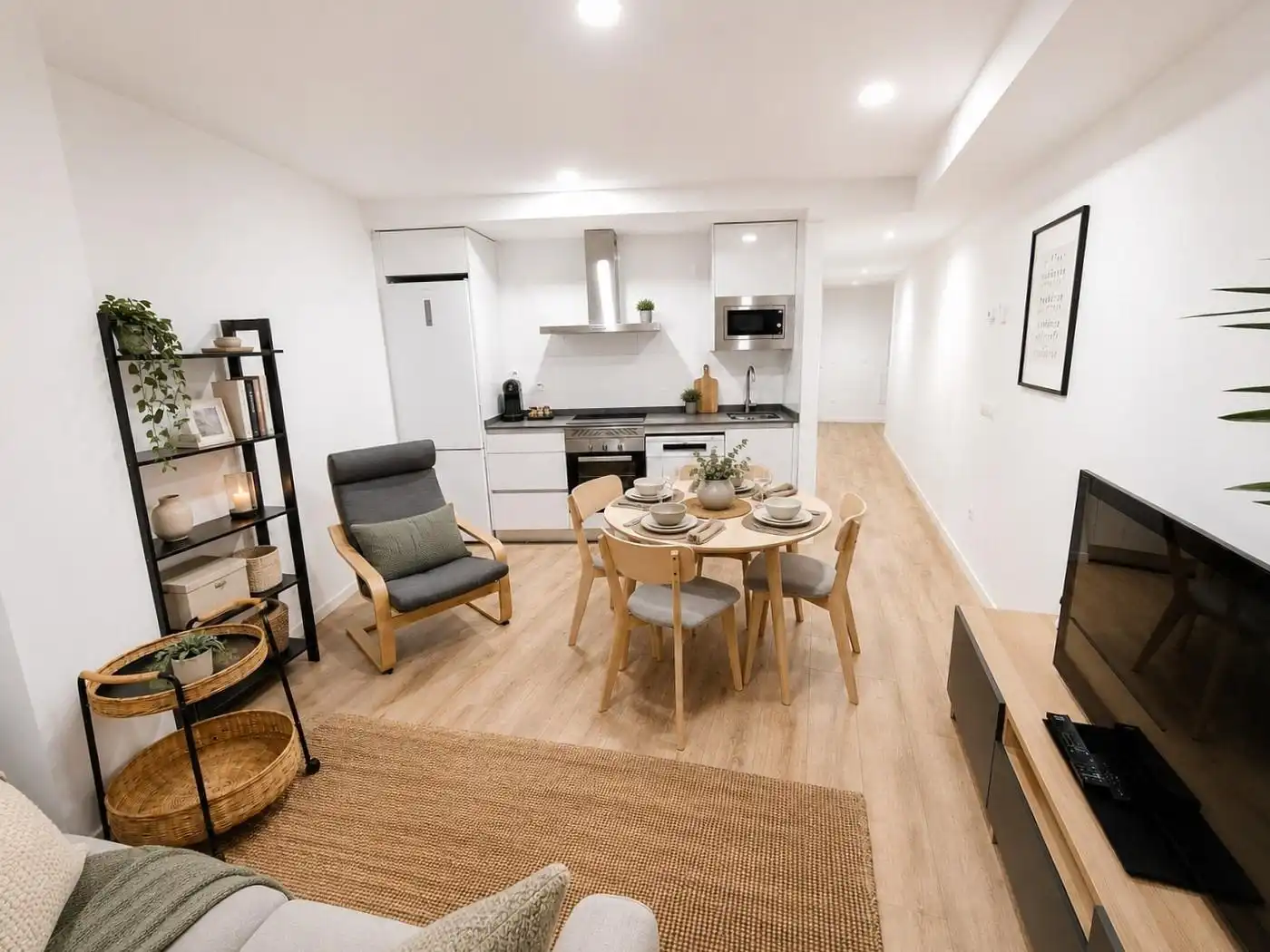 Sala d'estar de Apartament de lloguer en Oviedo  amb Calefacció, Traster i Moblat