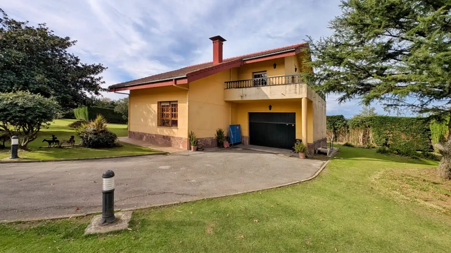 Vista exterior de Casa o chalet en venta en Marina de Cudeyo con Calefacción, Jardín privado y Parquet