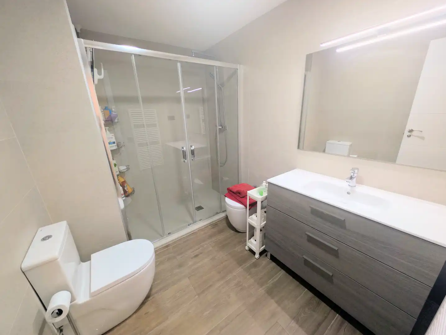 Badezimmer von Einfamilien-Reihenhaus zum Verkauf in Terrassa mit Klimaanlage, Heizung und Terrasse