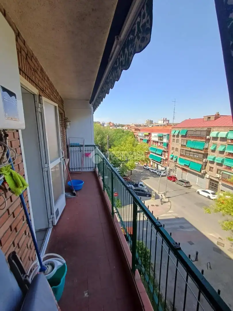 Vista exterior de Pis en venda en Madrid amb Calefacció i Terrassa