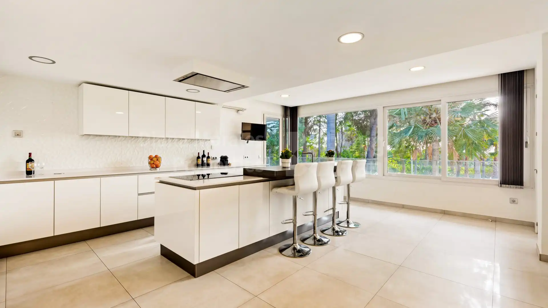 Cocina de Casa o chalet en venta en Marbella con Aire acondicionado, Jardín privado y Terraza