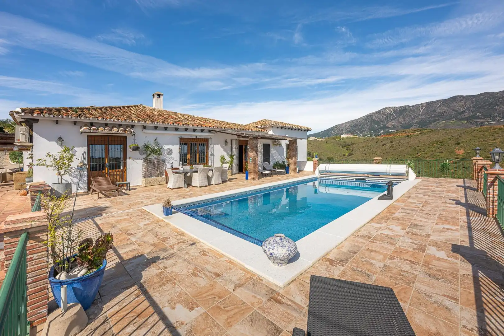 Vista exterior de Casa o xalet en venda en Mijas amb Aire condicionat, Calefacció i Jardí privat