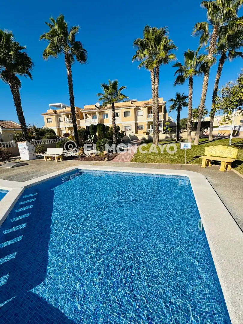 Piscina de Casa adosada en venta en Rojales con Aire acondicionado, Calefacción y Jardín privado