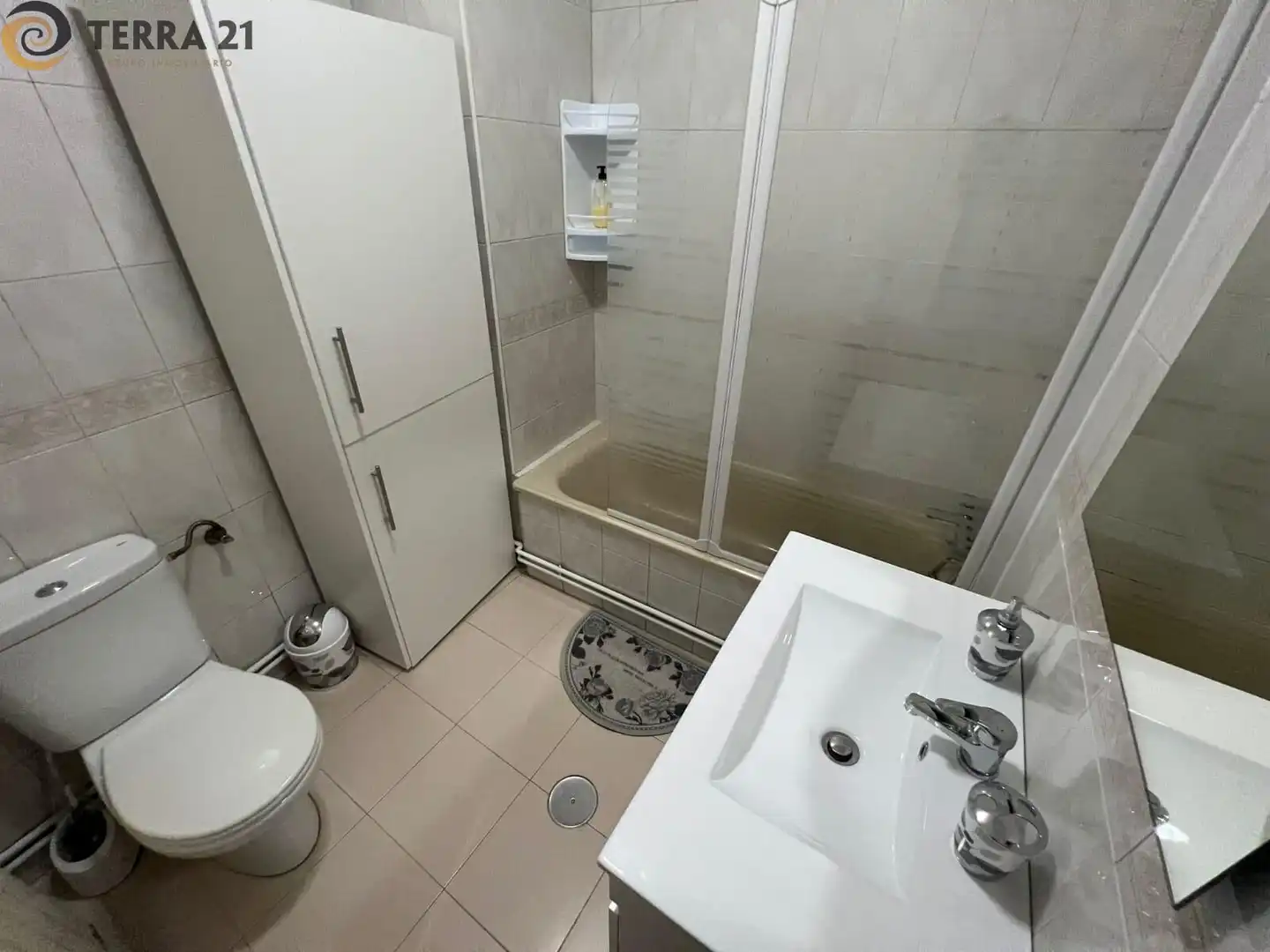 Bany de Pis de lloguer en Jaén amb Aire condicionat, Moblat i Balcó