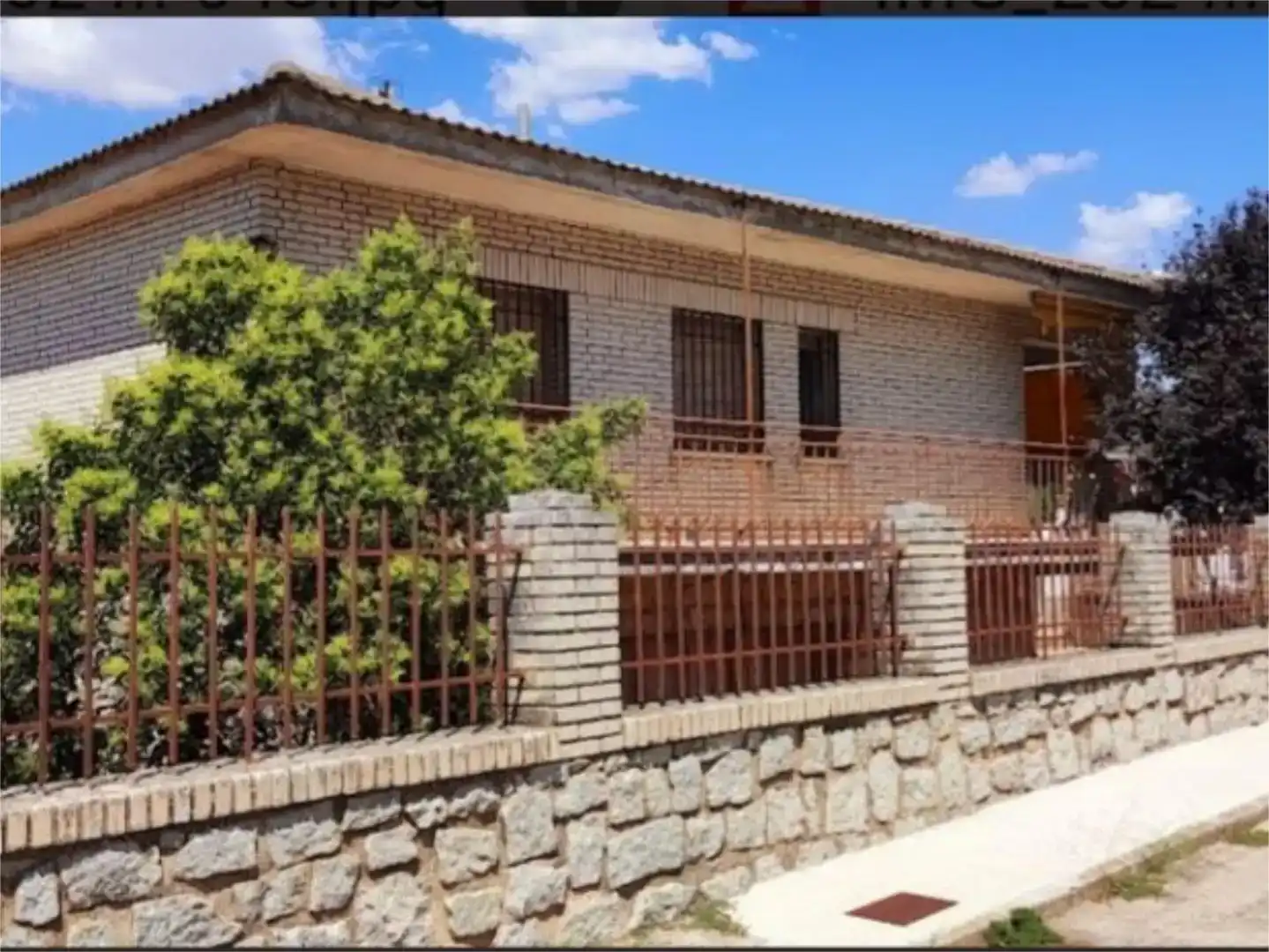Vista exterior de Casa o xalet en venda en San Pablo de los Montes amb Balcó