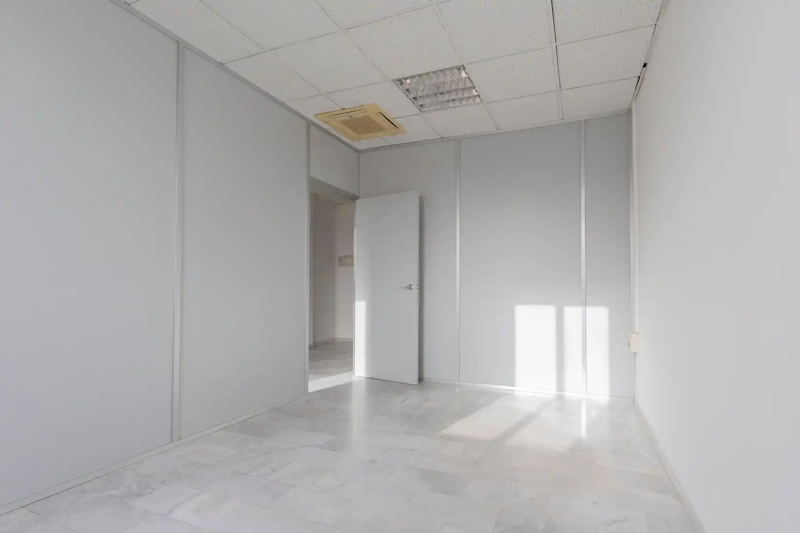 Local en venta en Mairena del Aljarafe con Aire acondicionado