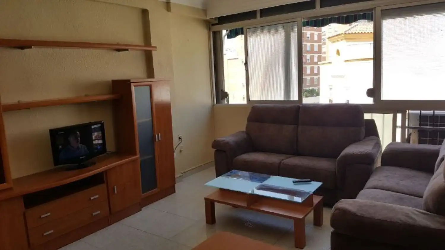 Sala d'estar de Pis de lloguer en Málaga amb Moblat, Rentadora i Microones