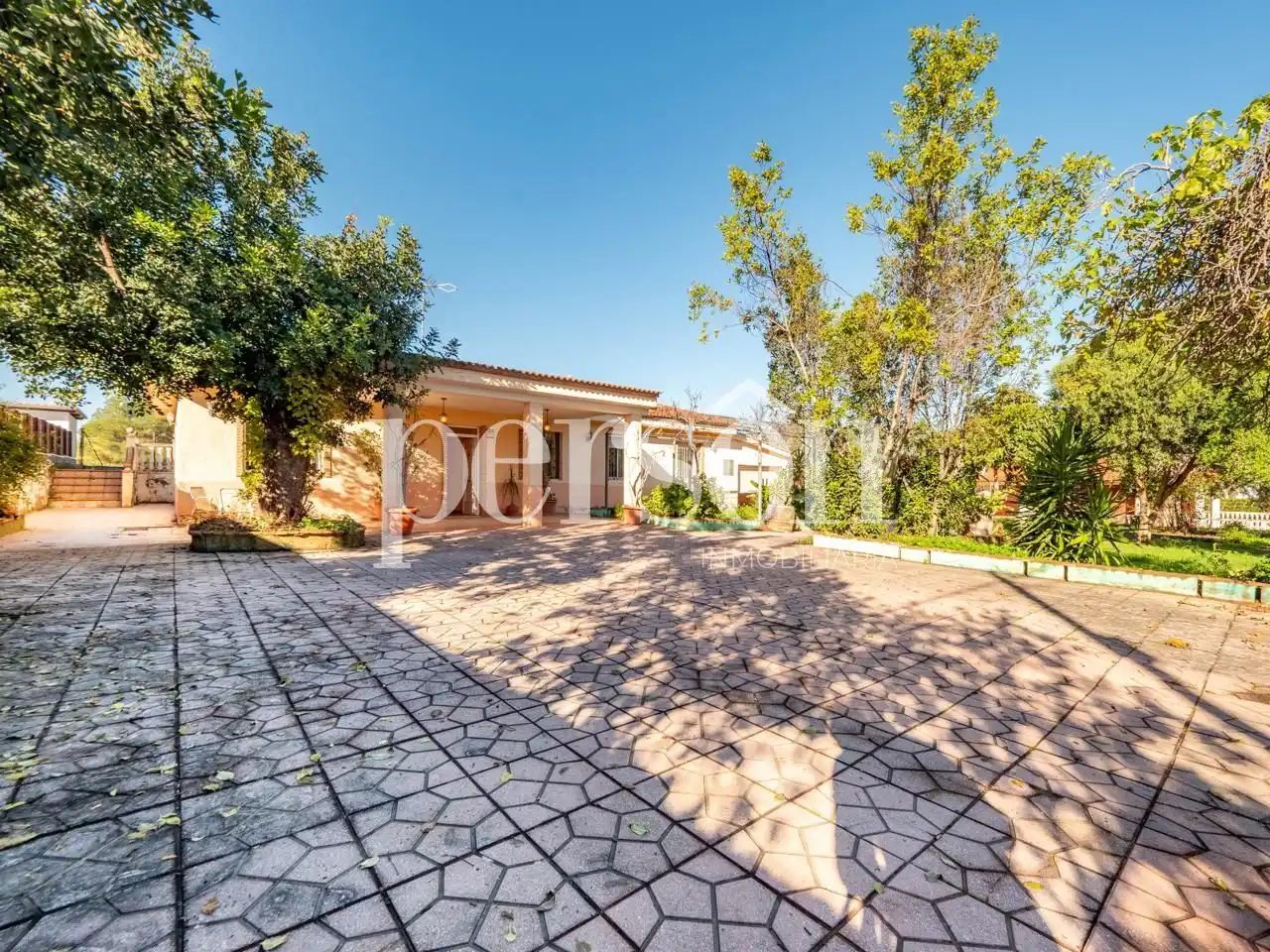 Vista exterior de Casa o chalet en venta en Chiva con Jardín privado, Terraza y Piscina