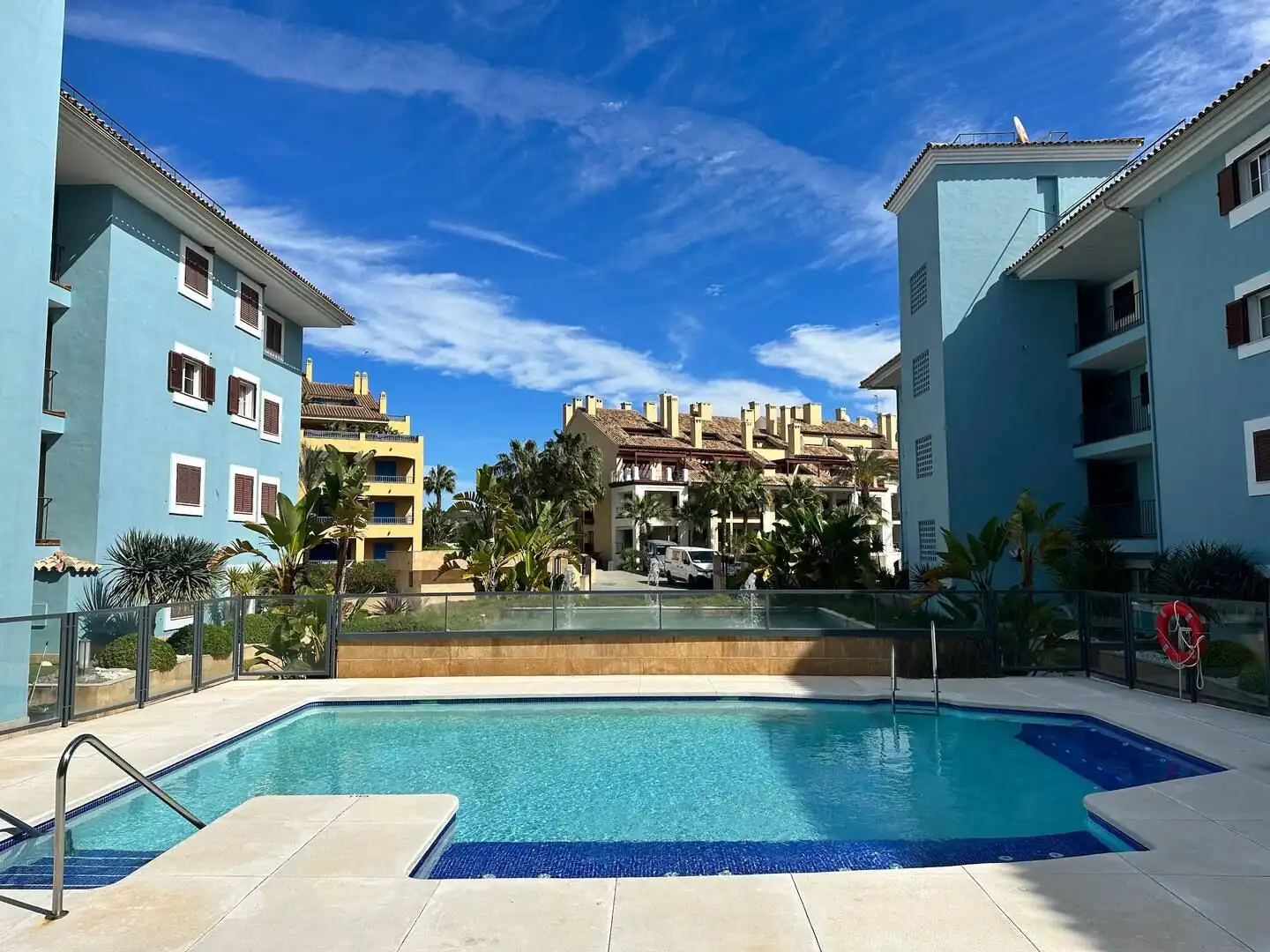 Exterior view of Flat for sale in Sotogrande  with Air Conditioner, Terrace and Balcony