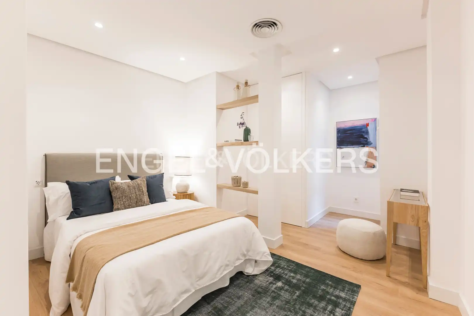 Bedroom of Flat for sale in Madrid  with Air Conditioner, Heating and Balcony