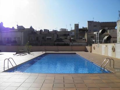 Swimming pool of Flat for sale in Cornellà de Llobregat  with Air Conditioner, Heating and Private garden