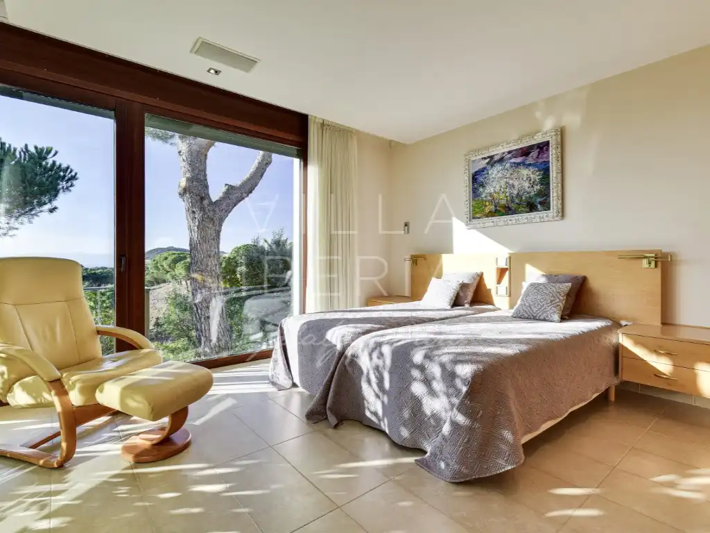 Habitación de Casa o chalet en venta en Castell d'Aro, Platja d'Aro i s'Agaró con Aire acondicionado, Calefacción y Jardín privado