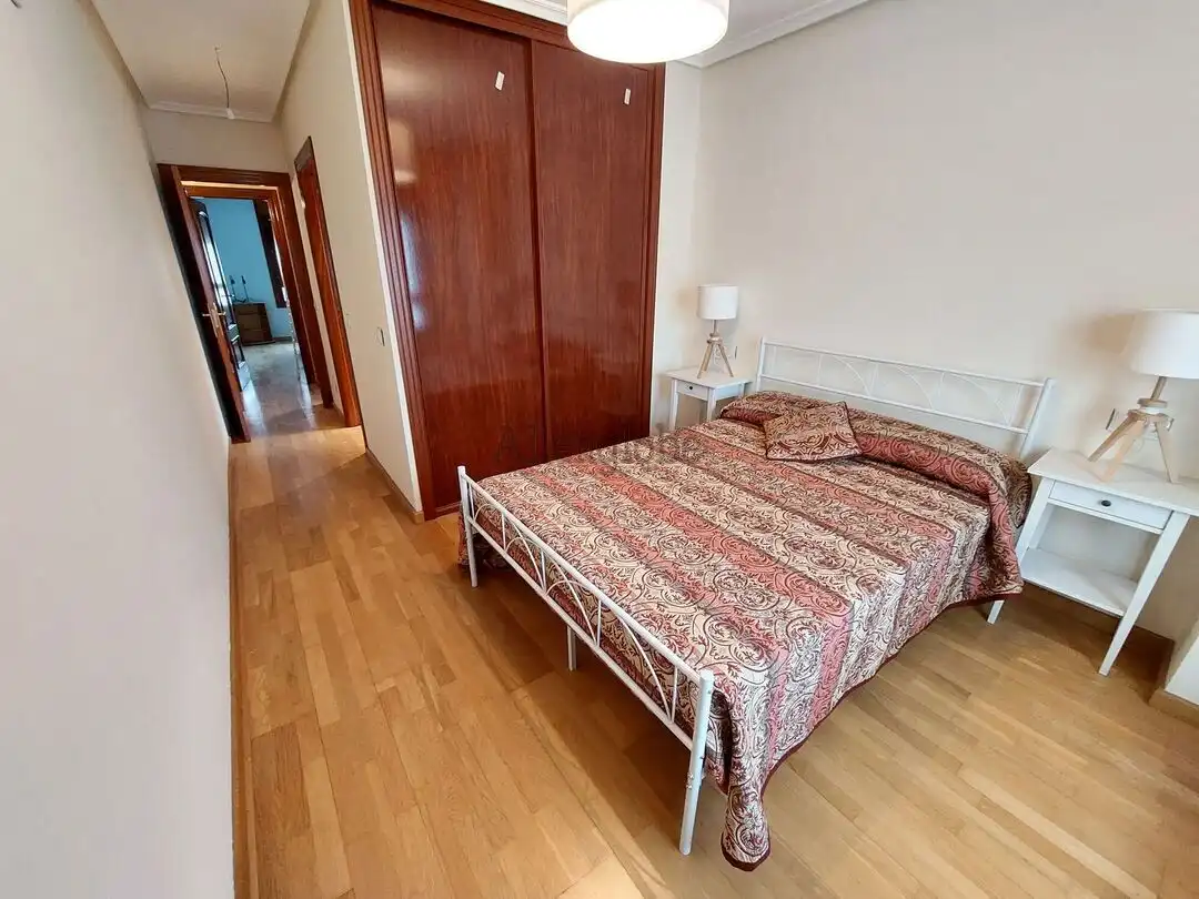 Habitación de Piso de alquiler en Oviedo  con Calefacción