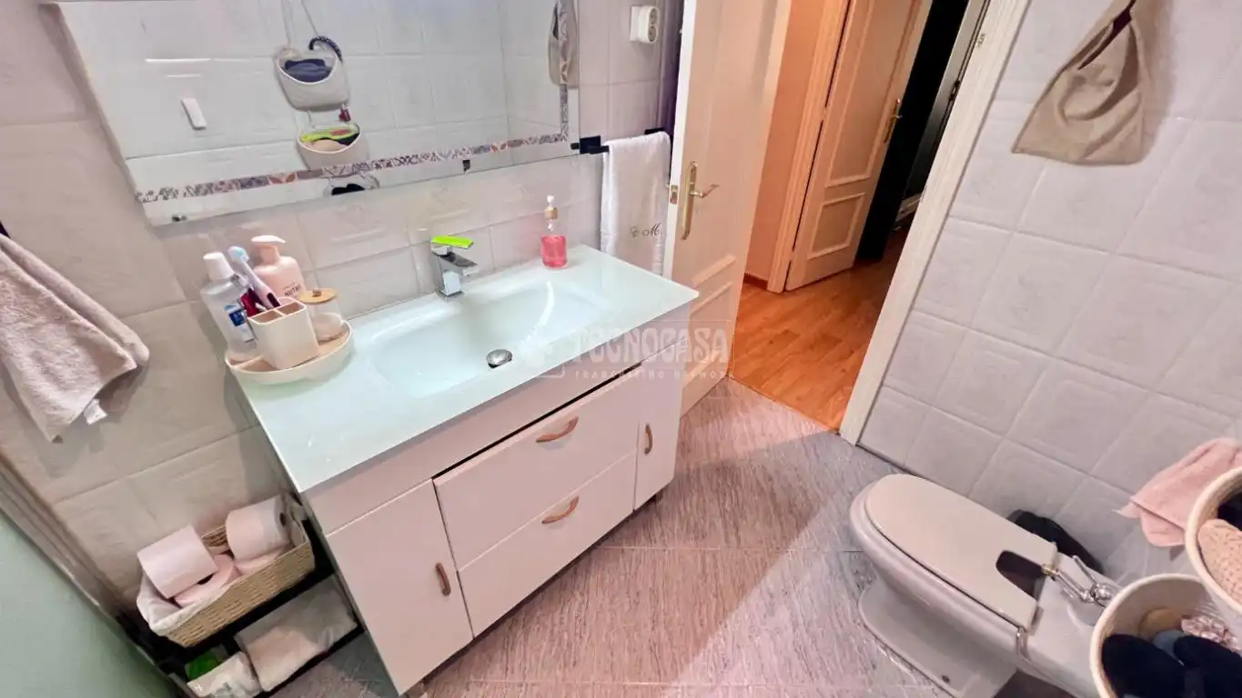 Baño de Piso en venta en Alcalá de Henares con Aire acondicionado, Calefacción y Terraza