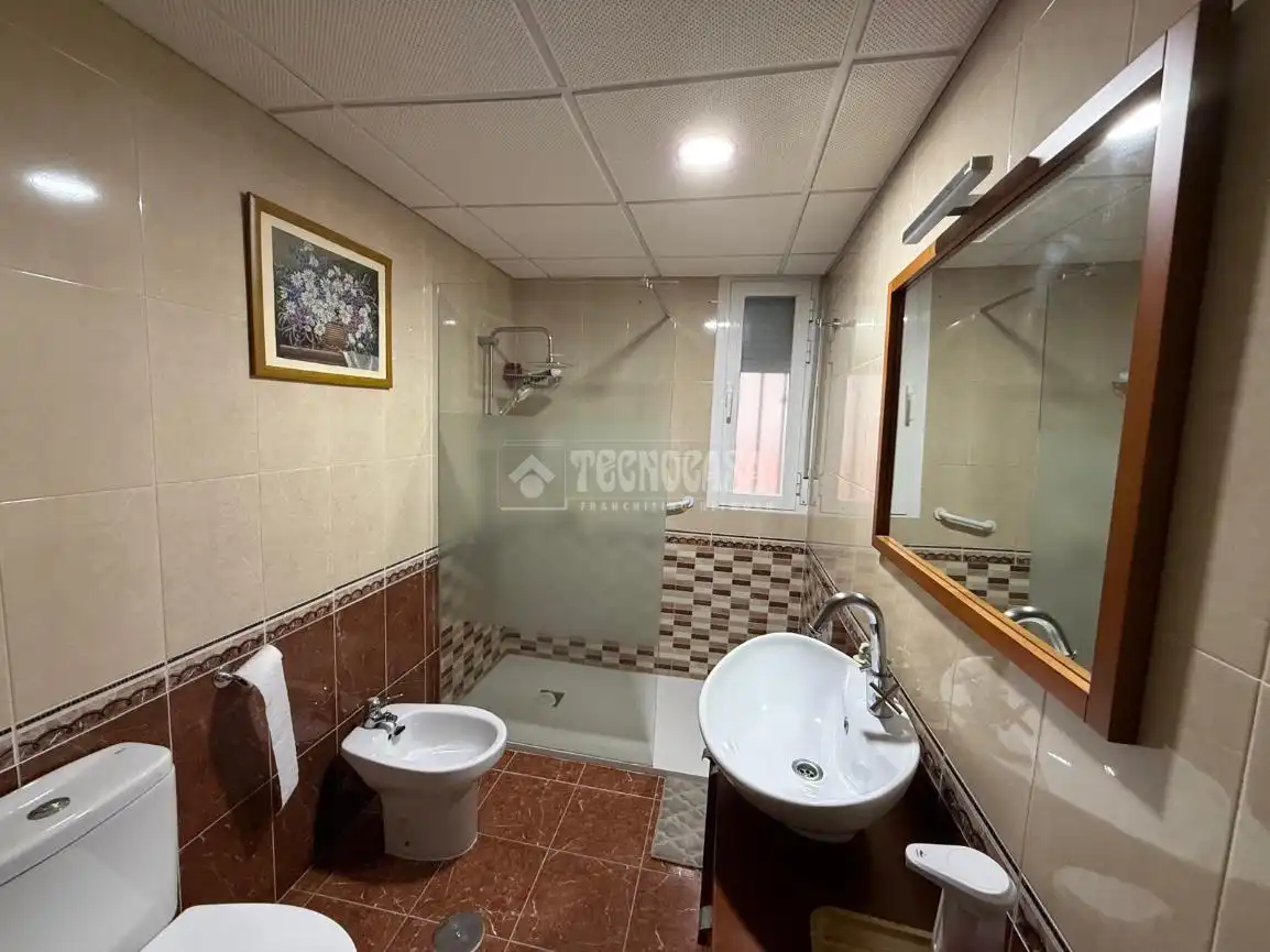 Baño de Casa adosada en venta en Lominchar con Aire acondicionado, Calefacción y Jardín privado