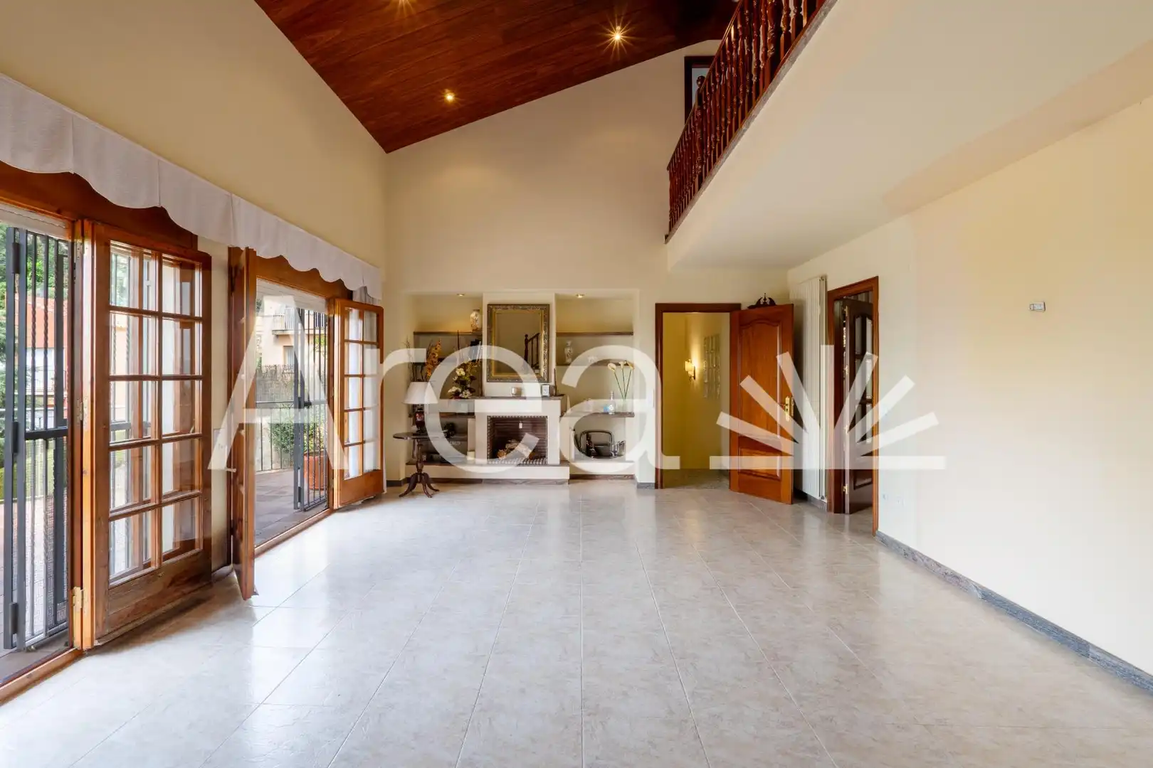 Sala d'estar de Casa o xalet en venda en Mataró amb Jardí privat, Terrassa i Piscina