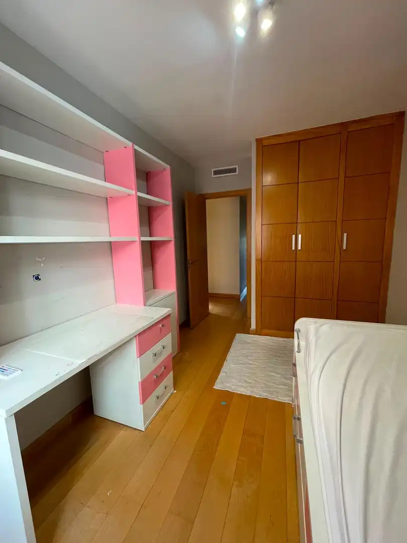 Bedroom of Flat for rent in Pozuelo de Alarcón  with Air Conditioner, Heating and Private garden
