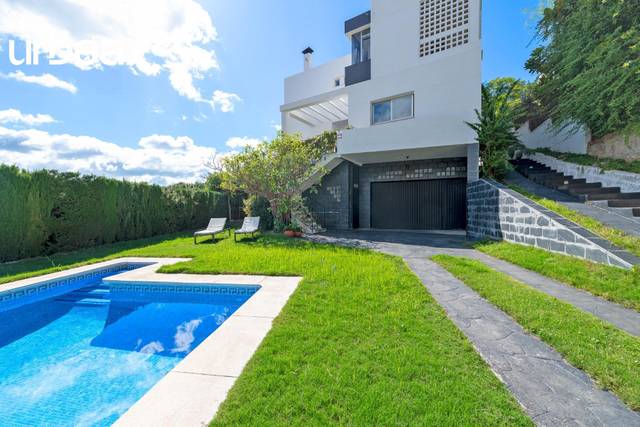 Casa-chalet en Venta en Cerrado de Calderón - Hacienda Paredes