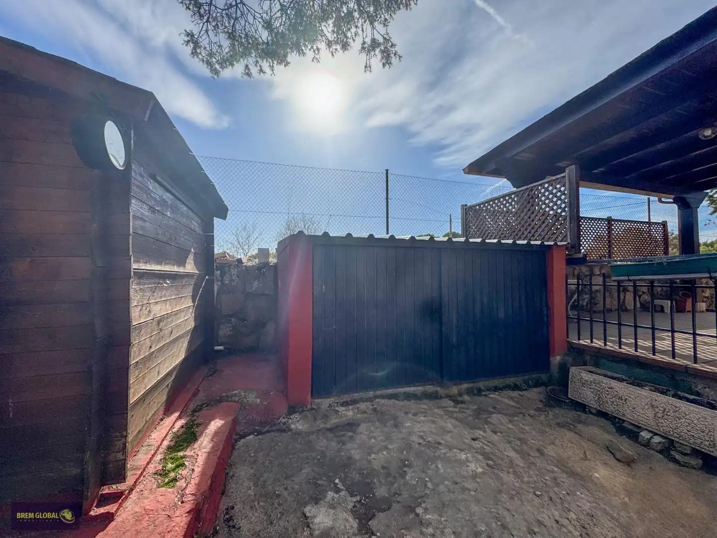 Vista exterior de Casa o xalet en venda en La Cabrera amb Jardí privat, Terrassa i Traster