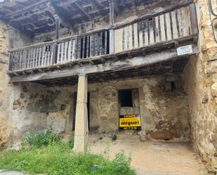 Außenansicht von Country house zum verkauf in Val de San Vicente  mit Balkon