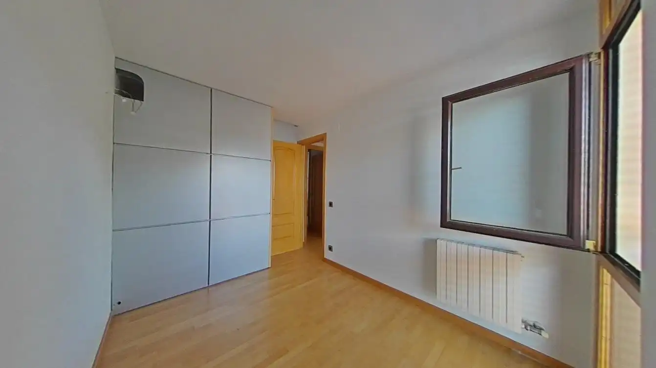 Habitación de Dúplex en venta en Cerdanyola del Vallès con Calefacción y Terraza