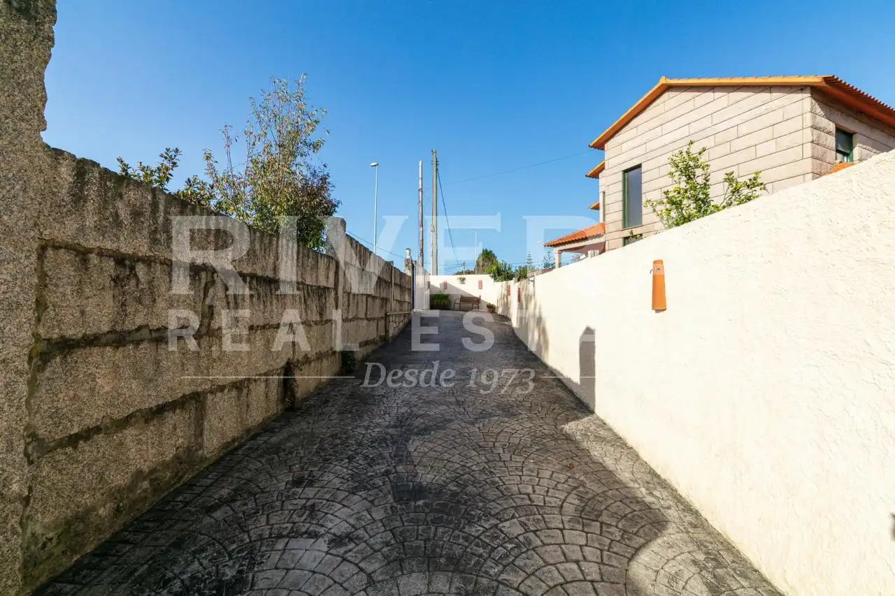 Vista exterior de Casa o chalet en venta en Vigo  con Calefacción, Jardín privado y Parquet