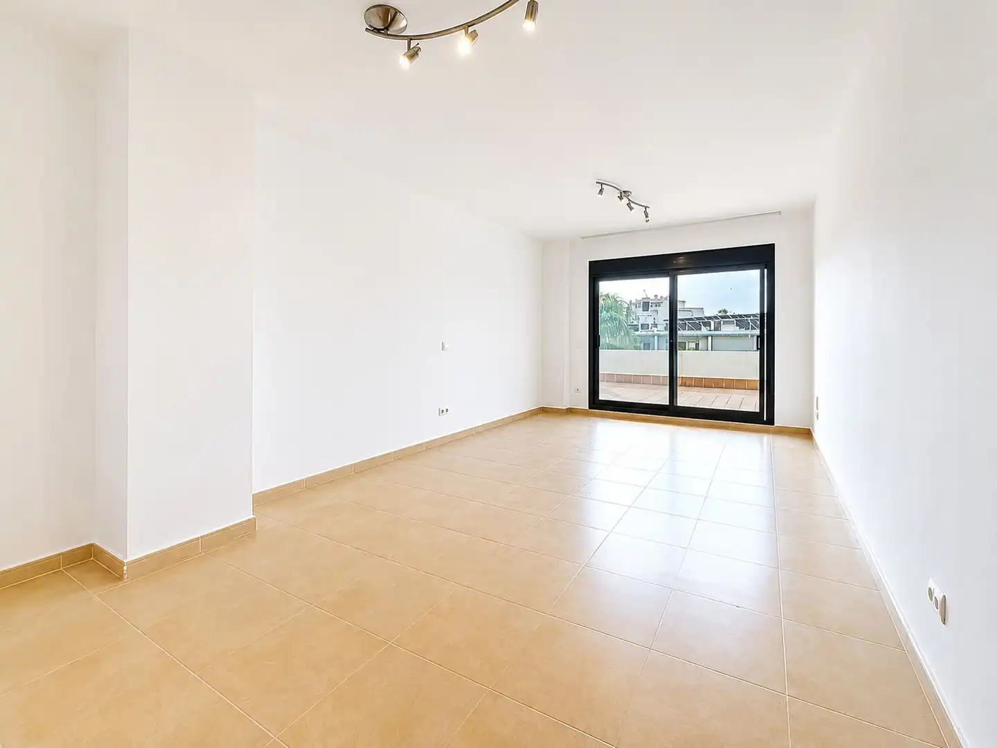 Sala d'estar de Apartament en venda en Mijas amb Aire condicionat, Calefacció i Jardí privat