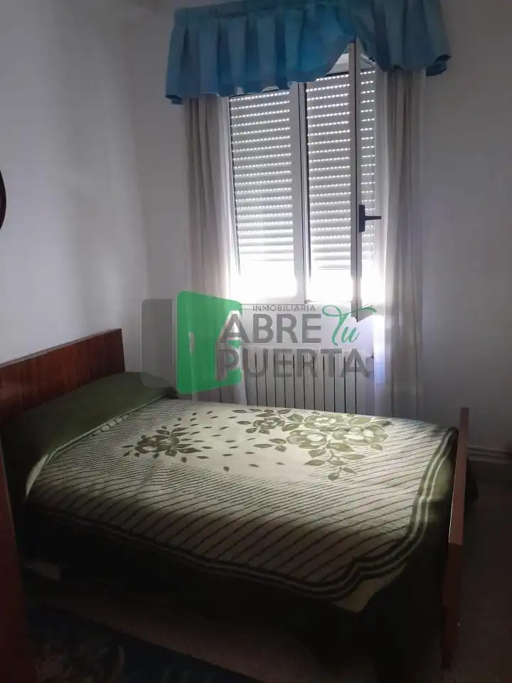 Habitación de Casa o chalet en venta en Ourense Capital  con Calefacción y Jardín privado