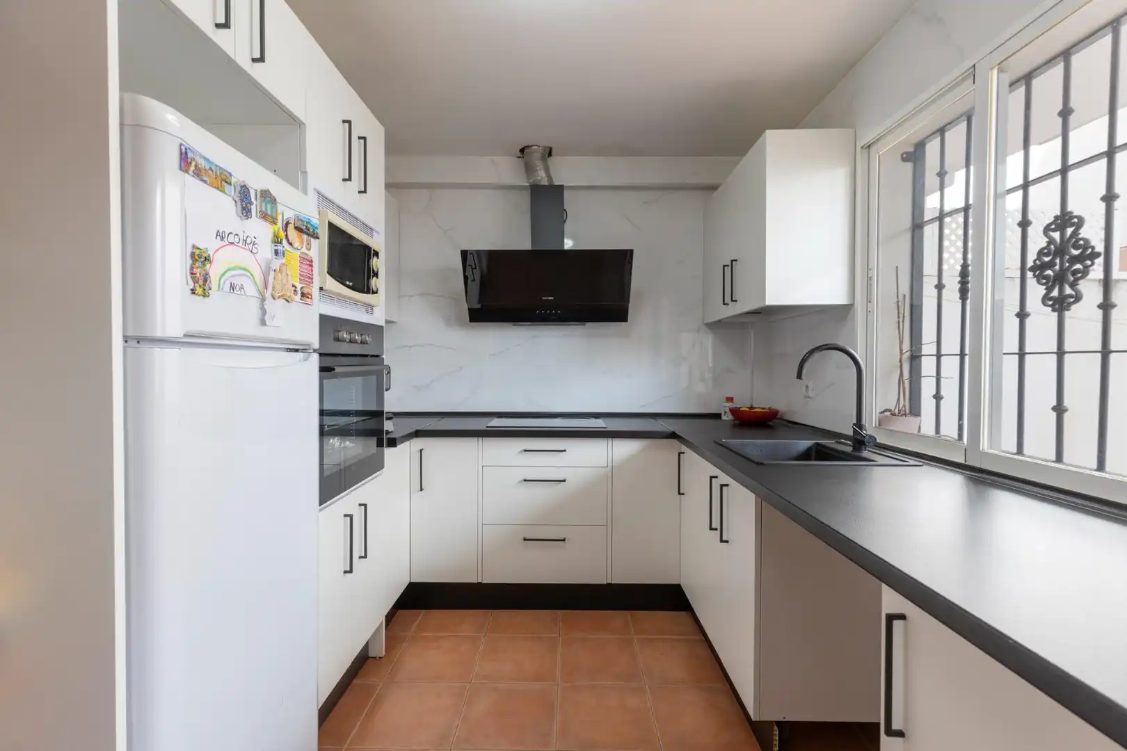 Cocina de Casa adosada en venta en Churriana de la Vega con Aire acondicionado, Calefacción y Terraza