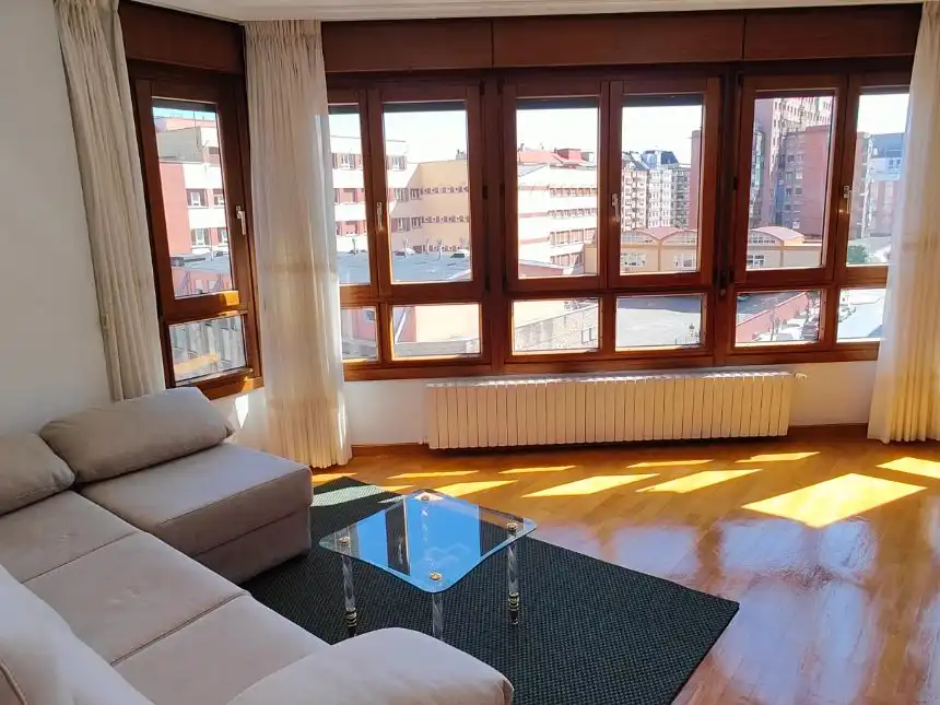 Flat for rent in Calle de María Neira, 29, La Ería