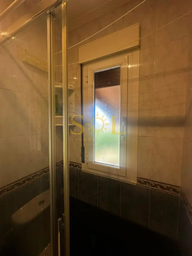 Bany de Casa o xalet en venda en León Capital  amb Calefacció, Jardí privat i Terrassa