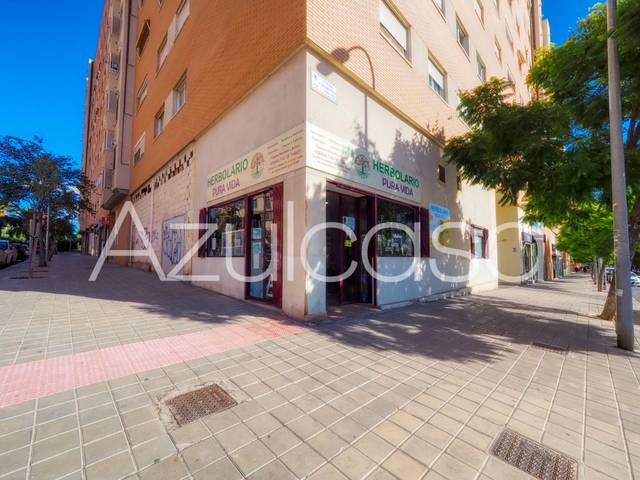 Local comercial en Venta en Calle Calle Ciudad de Matanzas en Paus - Poligono San Blas