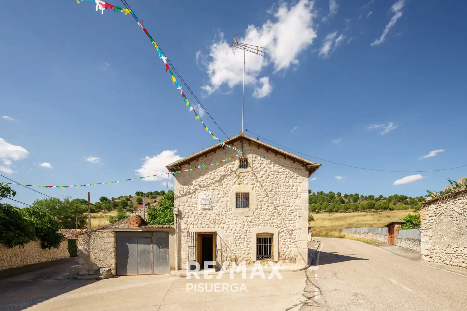Vista exterior de Finca rústica en venda en Torrescárcela amb Terrassa, Traster i Moblat