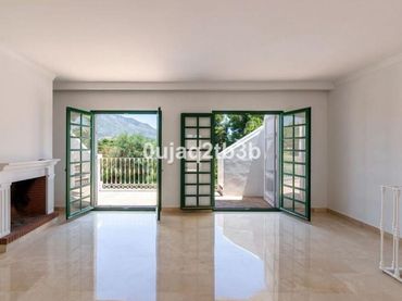 Adosado con piscina en venta en Nueva Andalucía