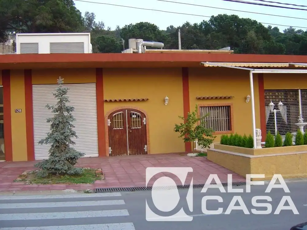 Exterior view of Commercial properties for sale in Lloret de Mar  with Air Conditioner, Parquet flooring and Internet