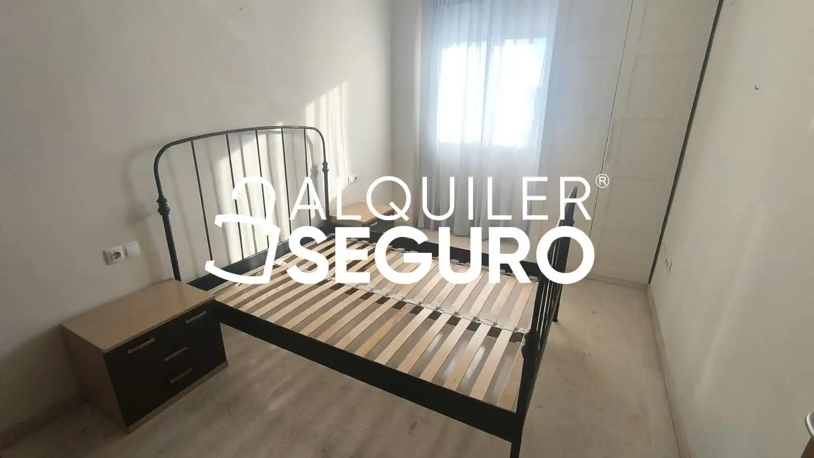 Habitación de Piso de alquiler en Dos Hermanas con Aire acondicionado, Piscina y Amueblado