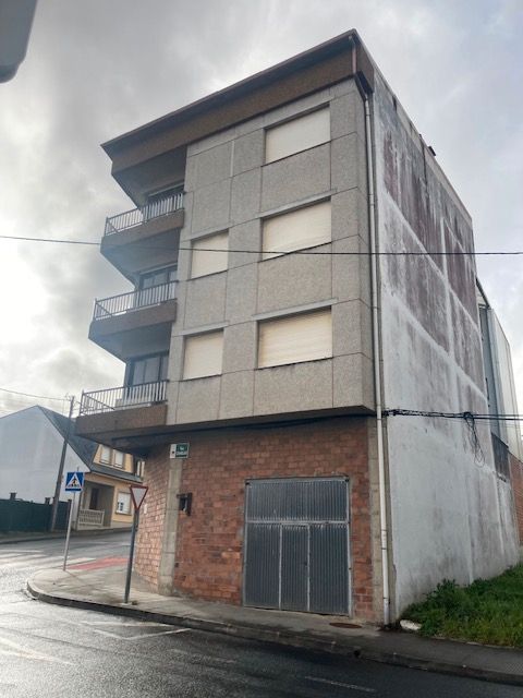 Vista exterior de Edifici en venda en Carballo