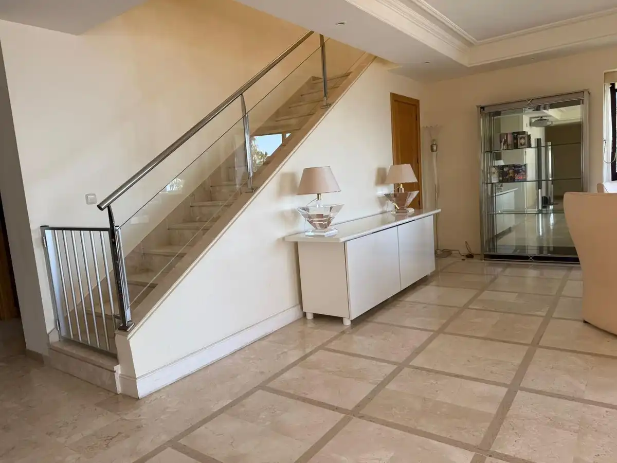 Maisonette zur Miete in Estepona mit Terrasse, Schwimmbad und Gemeinschaftspool