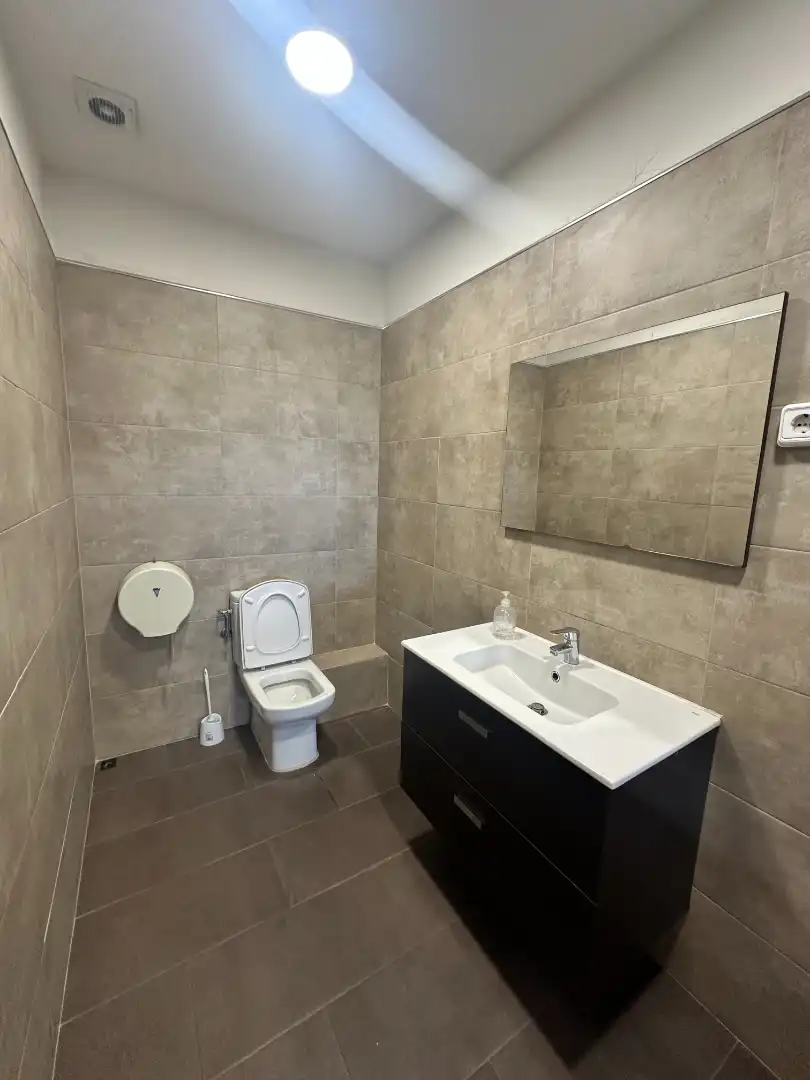 Badezimmer von Fabrikhallen zur Miete in Molins de Rei