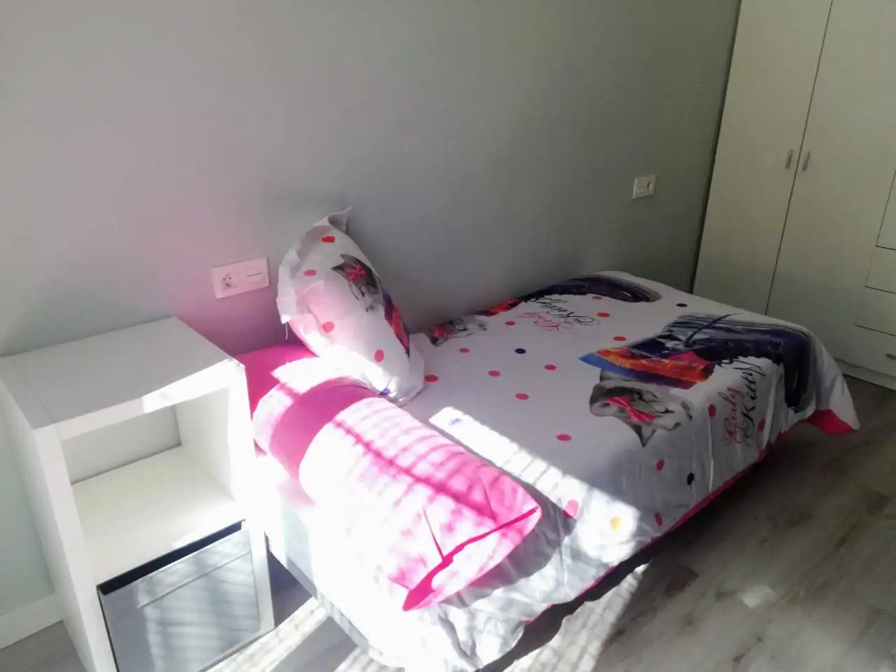 Habitación de Apartamento de alquiler en Burgos con Calefacción, Terraza y Amueblado