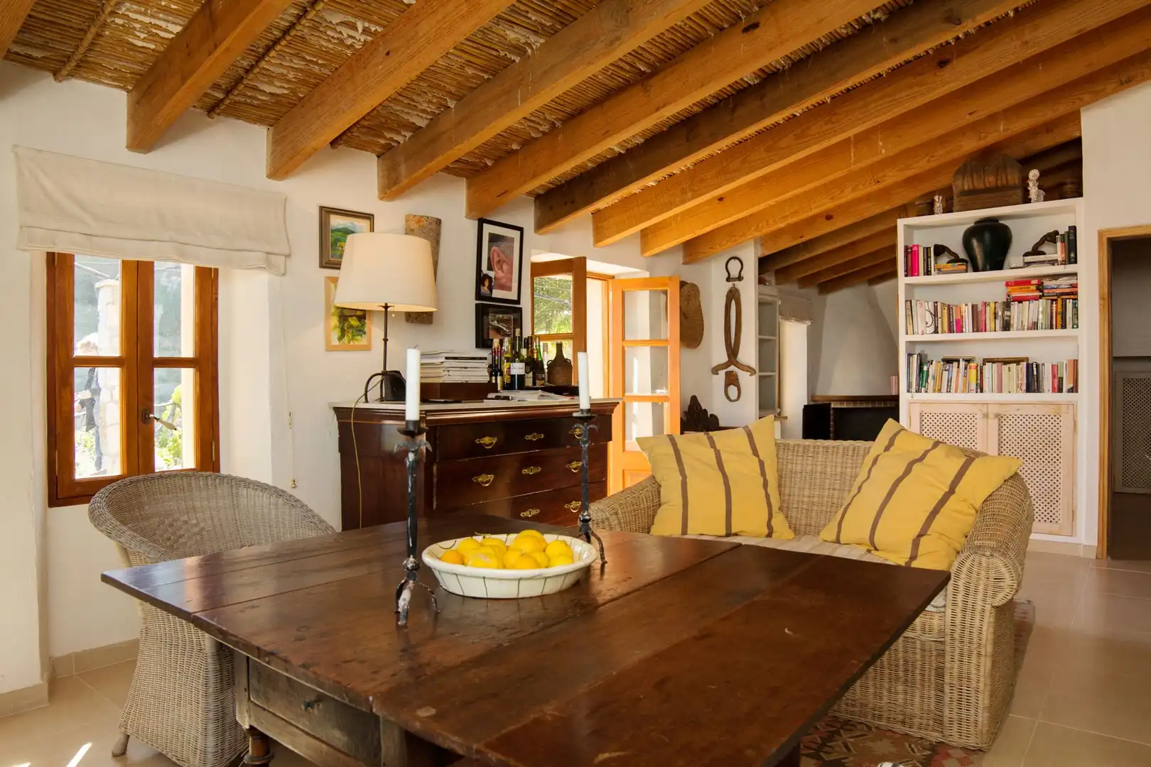 Sala de estar de Finca rústica en venta en Banyalbufar con Jardín privado, Terraza y Horno